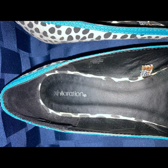 Women's Leopard Print Flats - Picture 4 of 5